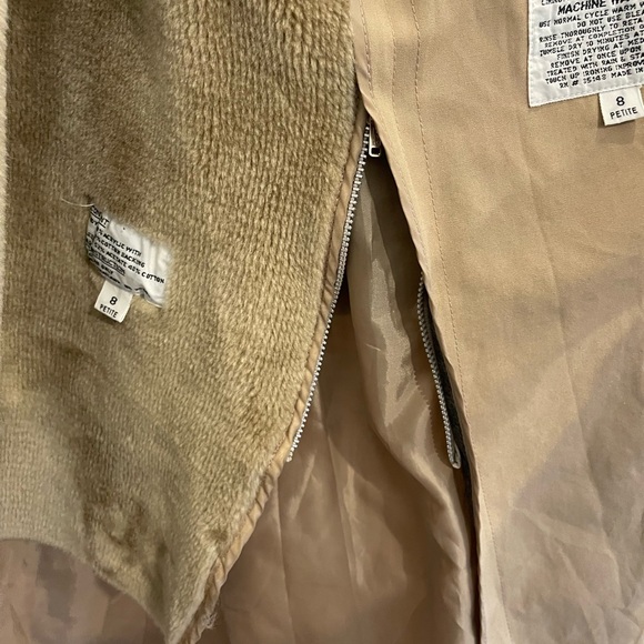 Vintage Misty Harbor Tan Trench Coat with removable lining - 8P - Picture 6 of 11